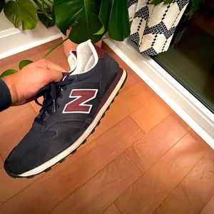 New Balance Sneakers (Men - 8.5)